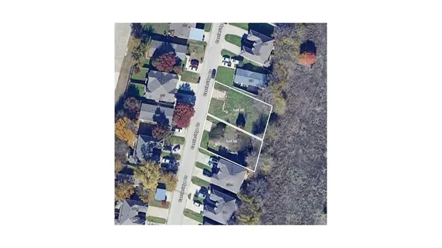 a picture of a wall with a building