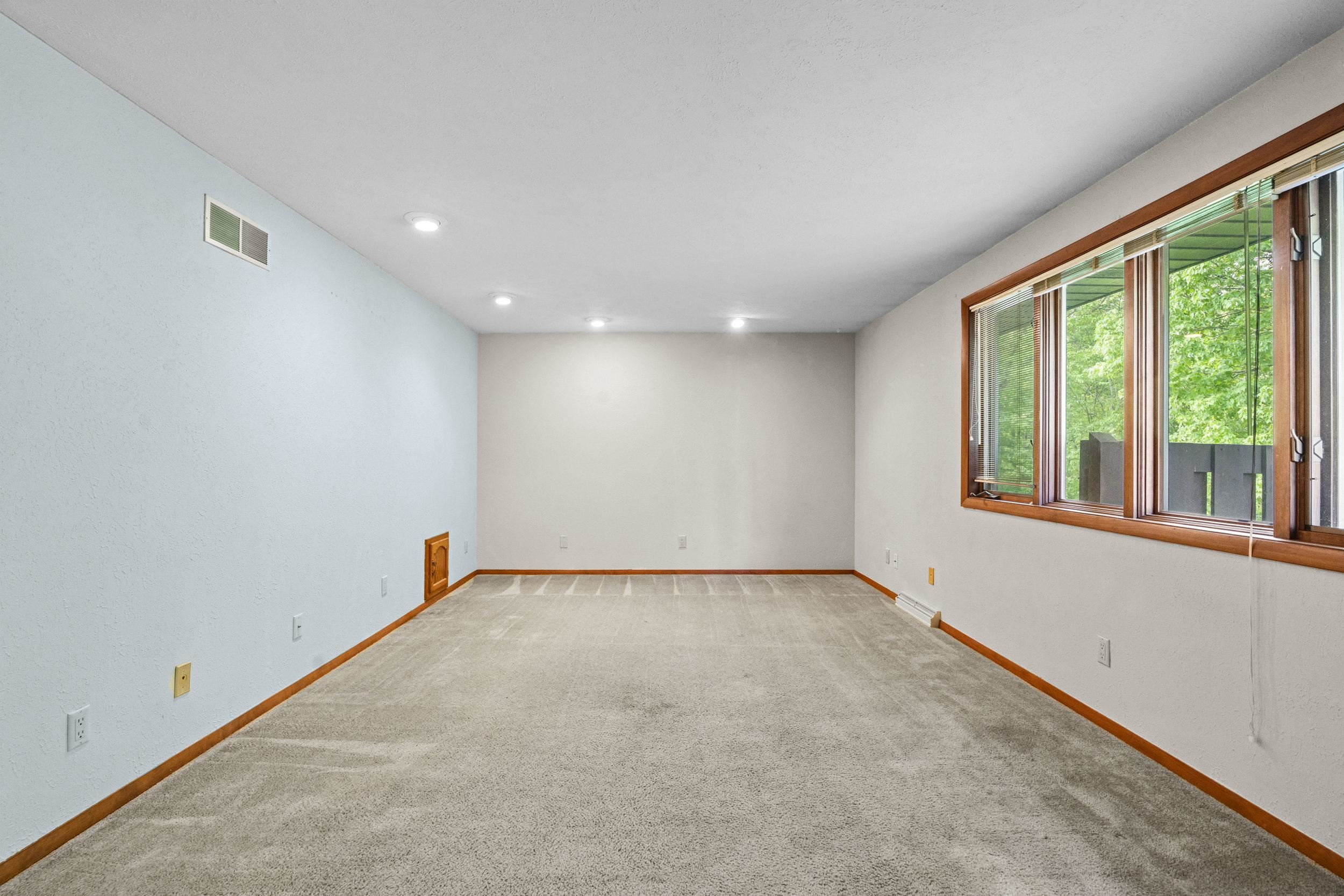 921 Divot Place Green Bay, WI 54313 - Photo 25 of 66