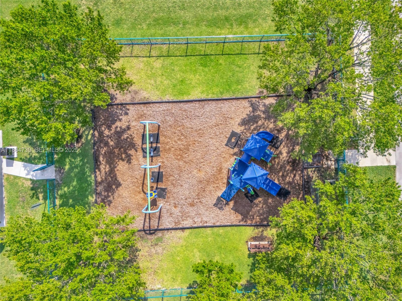 1635 Southeast 20th Terrace Homestead, FL 33035 - Photo 11 of 52 a view of a yard