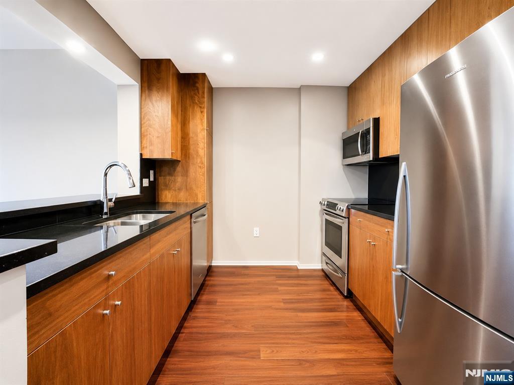3514 City Place Edgewater, NJ 07020 - Photo 4 of 12