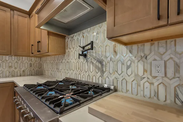 $379,900 | 702 North Beacon Hill Circle, Urbana, IL 61802