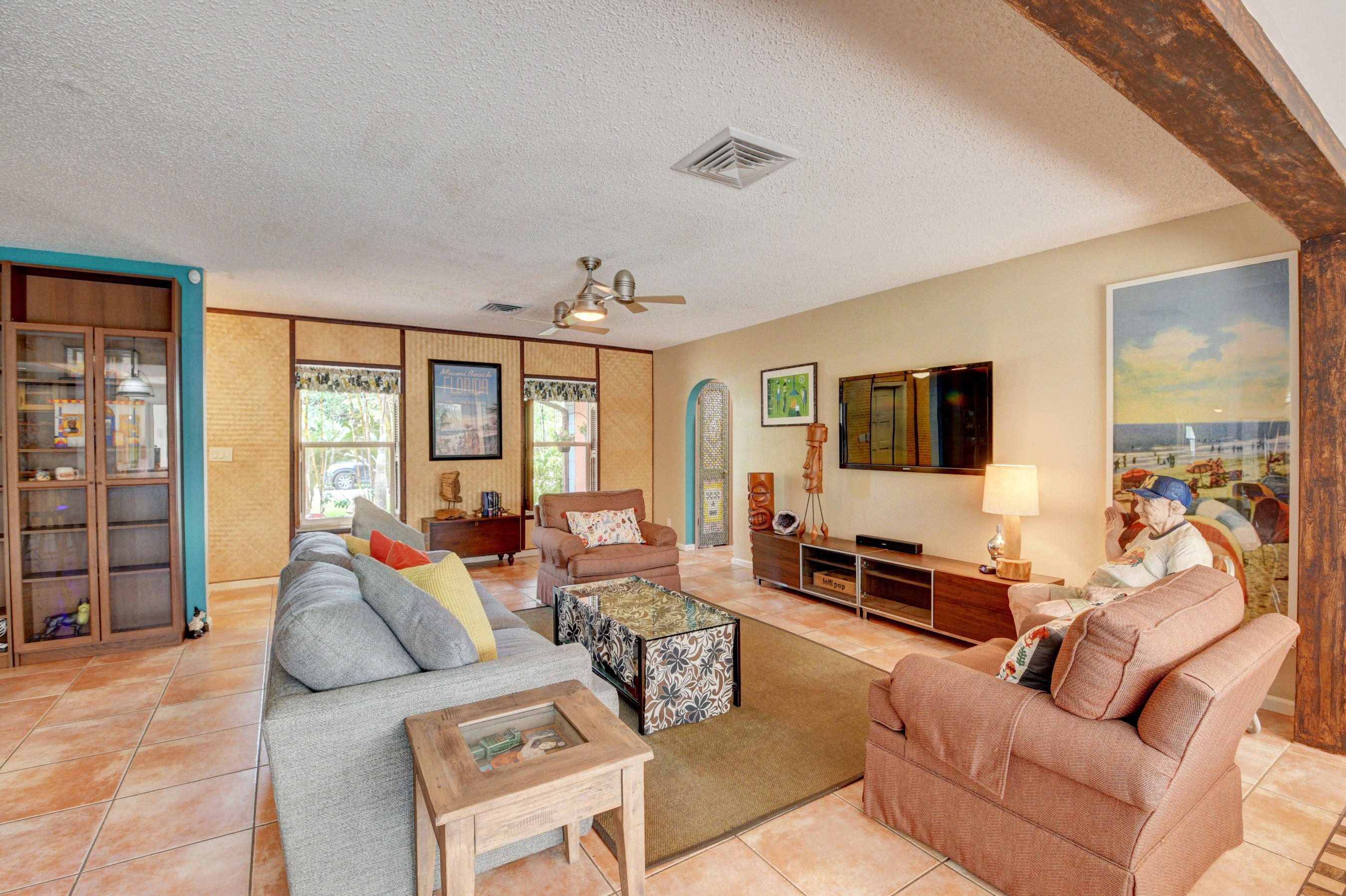 2042 Bonnie Street Boca Raton, FL 33486 - Photo 9 of 43 Living room