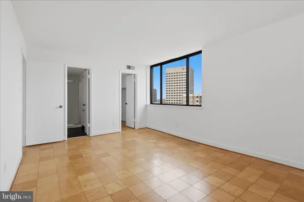 $249,900 | 118 Monroe Street, Unit 1181307, Rockville, MD 20850