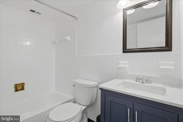 $249,900 | 118 Monroe Street, Unit 1181307, Rockville, MD 20850