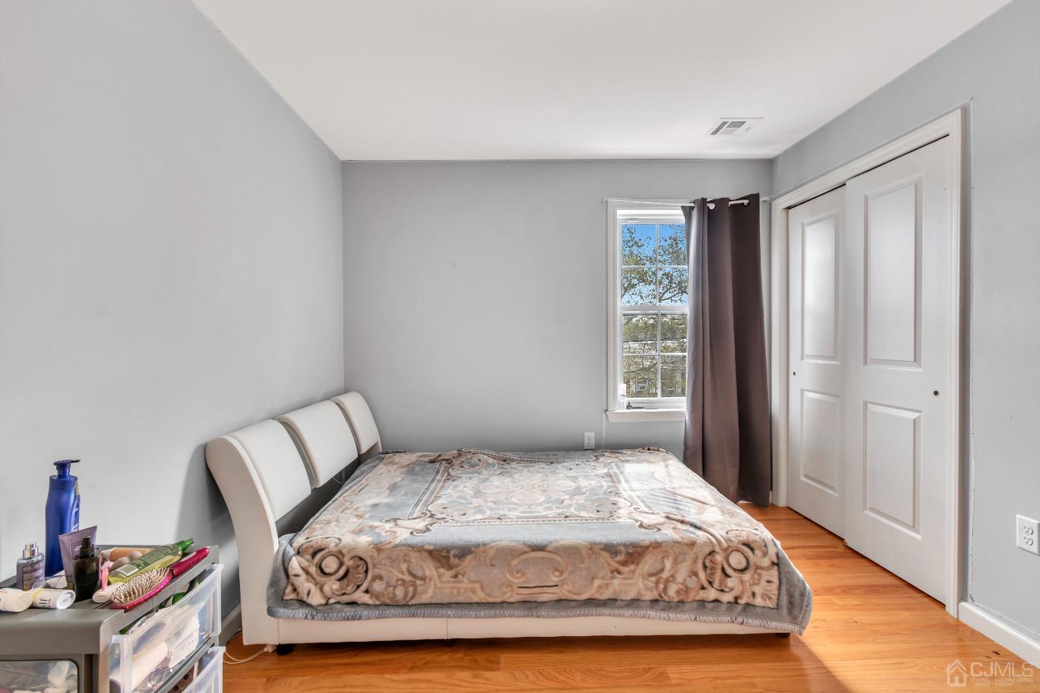 B Wright Place New Brunswick, NJ 08901 - Photo 28 of 34 a bedroom with a bed and a window