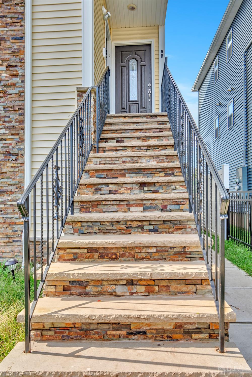 B Wright Place New Brunswick, NJ 08901 - Photo 3 of 34 a view of entryway