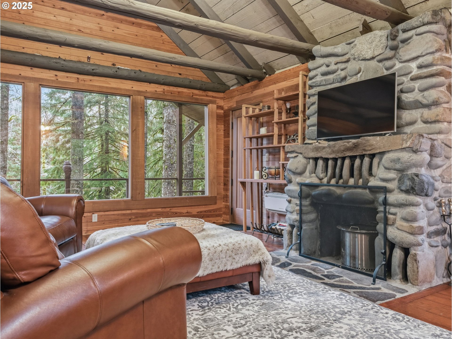 78506 Highway 53 Nehalem, OR 97131 - Photo 25 of 48 a bedroom with a bed a flat screen tv and balcony