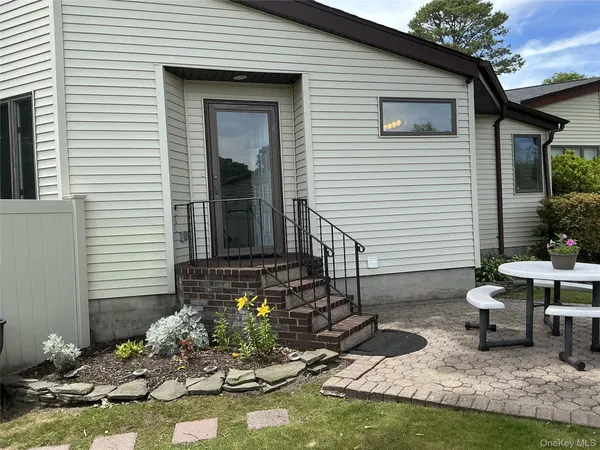 $2,300 | 31 Cottage Drive, Farmingville, NY 11738