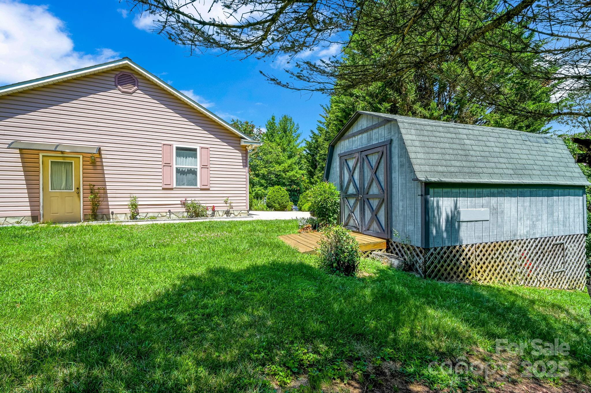 40 Collins Road Marshall, NC 28753 - Photo 10 of 34 Gallery Image 10