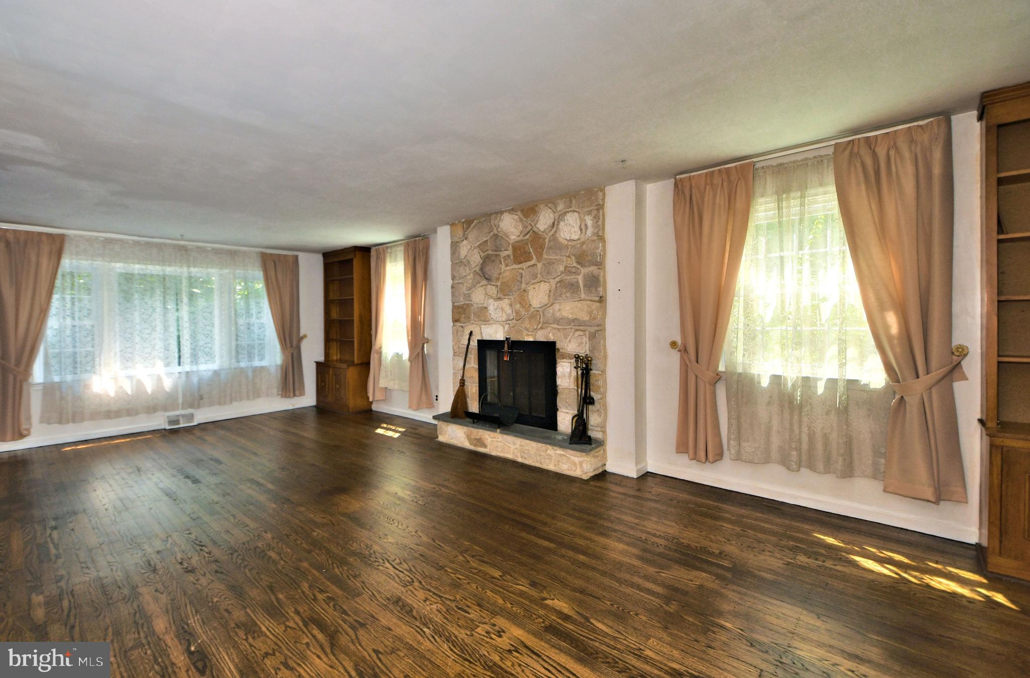 2335 Fairway Road Huntingdon Valley, PA 19006 - Photo 3 of 26 Gallery Image 3