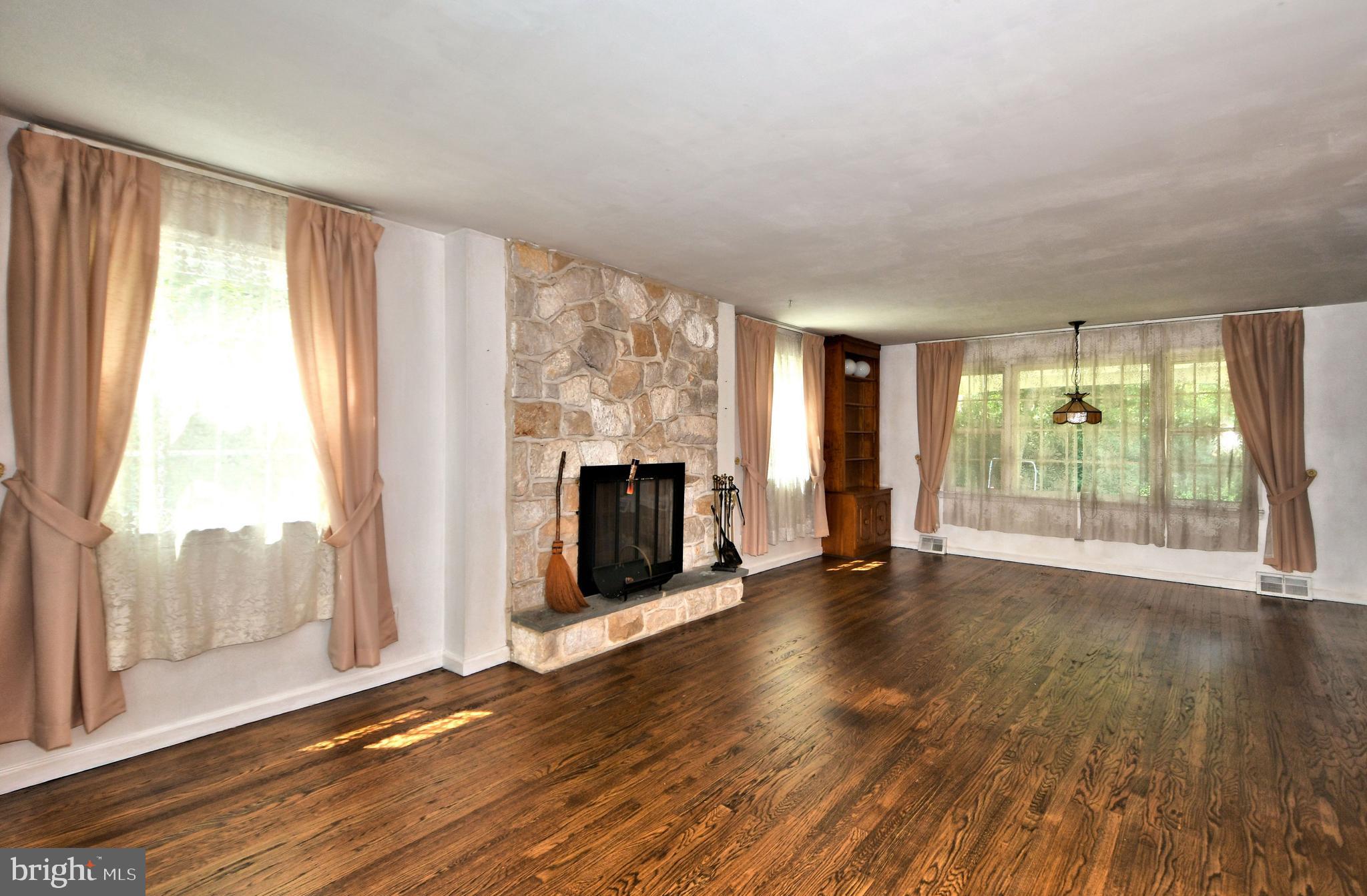 2335 Fairway Road Huntingdon Valley, PA 19006 - Photo 5 of 26 Gallery Image 5