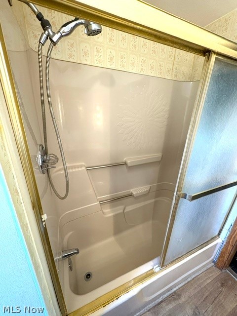 1919 Parkman Road Northwest Warren, OH 44485 - Photo 15 of 41 Enclosed shower with sliding door with 1/2 is mirror