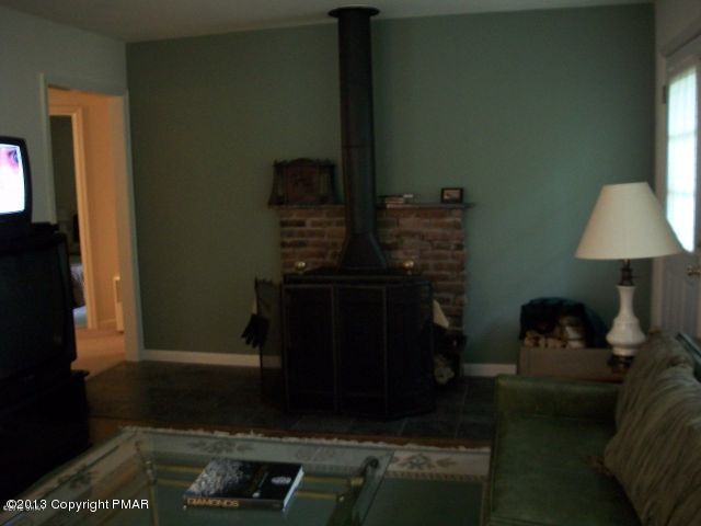 17 Pinetree Road Albrightsville, PA 18210 - Photo 5 of 8 con-liv 2