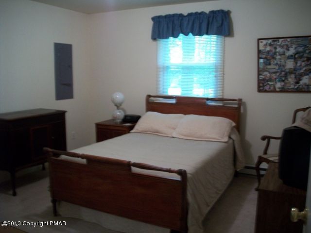 17 Pinetree Road Albrightsville, PA 18210 - Photo 8 of 8 con bed