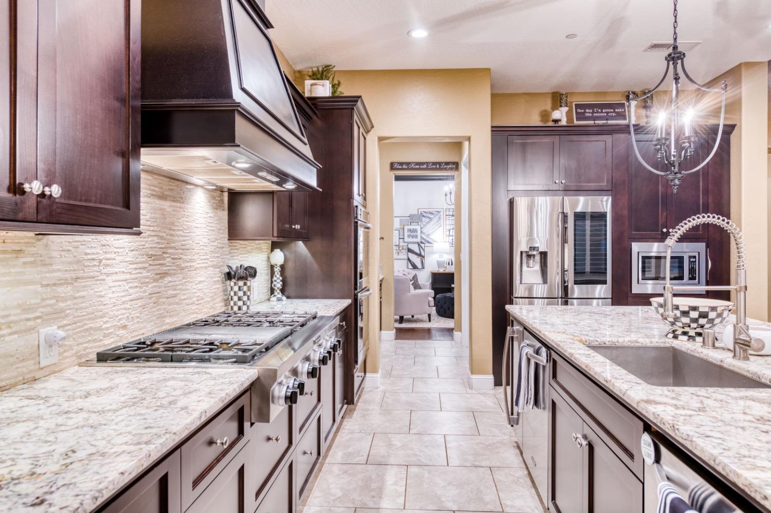 1967 Powers Avenue Clovis, CA 93619 - Photo 17 of 71