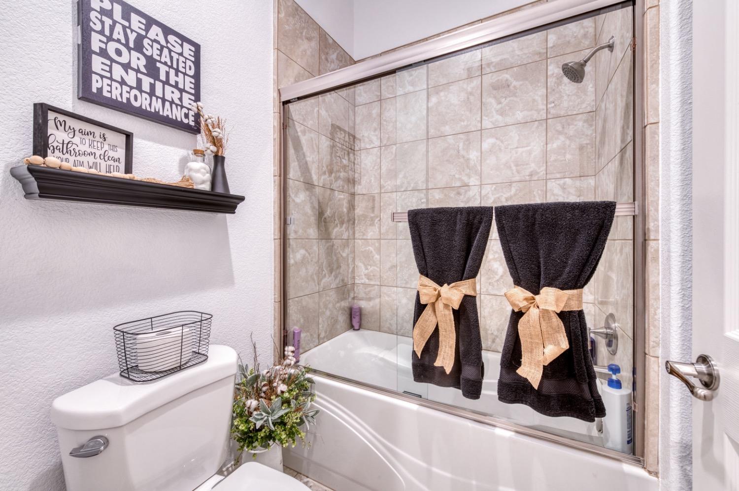 1967 Powers Avenue Clovis, CA 93619 - Photo 27 of 71