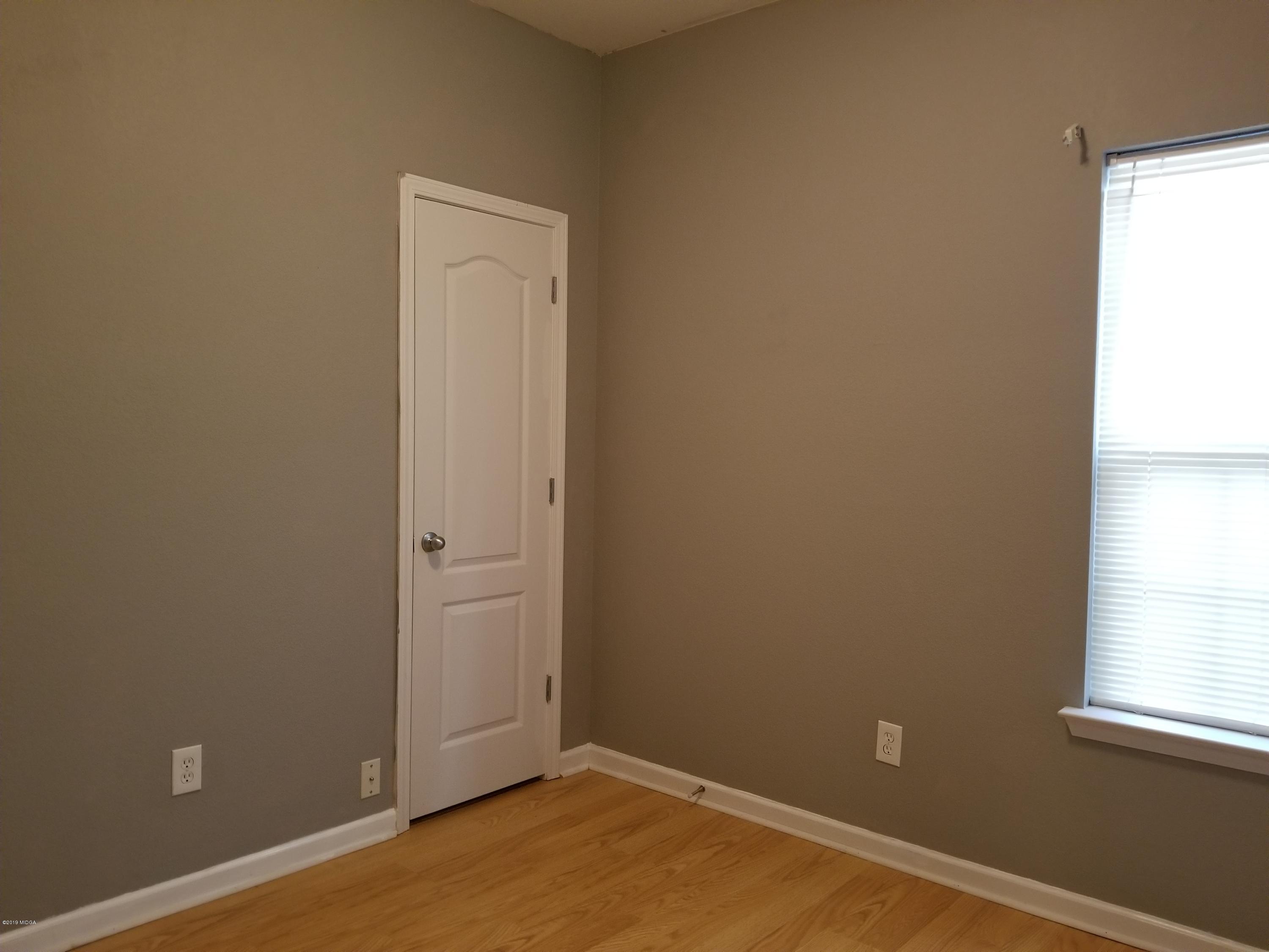 425 Bob White Road Macon, GA 31216 - Photo 14 of 20 an empty room with a window