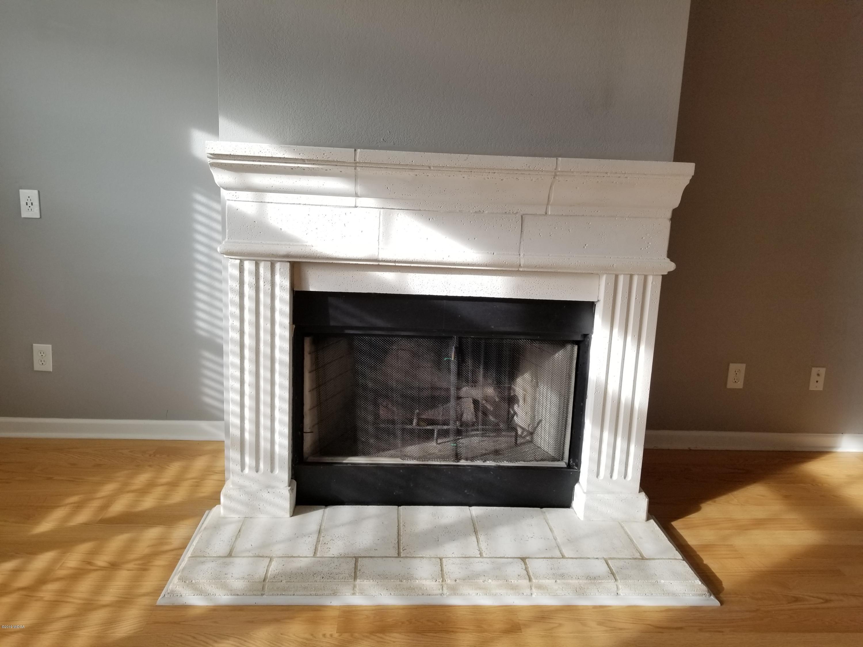 425 Bob White Road Macon, GA 31216 - Photo 19 of 20 a living room with a fireplace