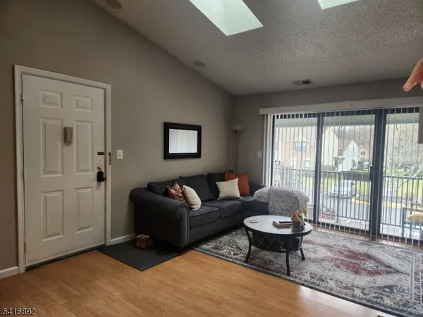 $2,725 | 330 Penns Way, Bernards, NJ 07920