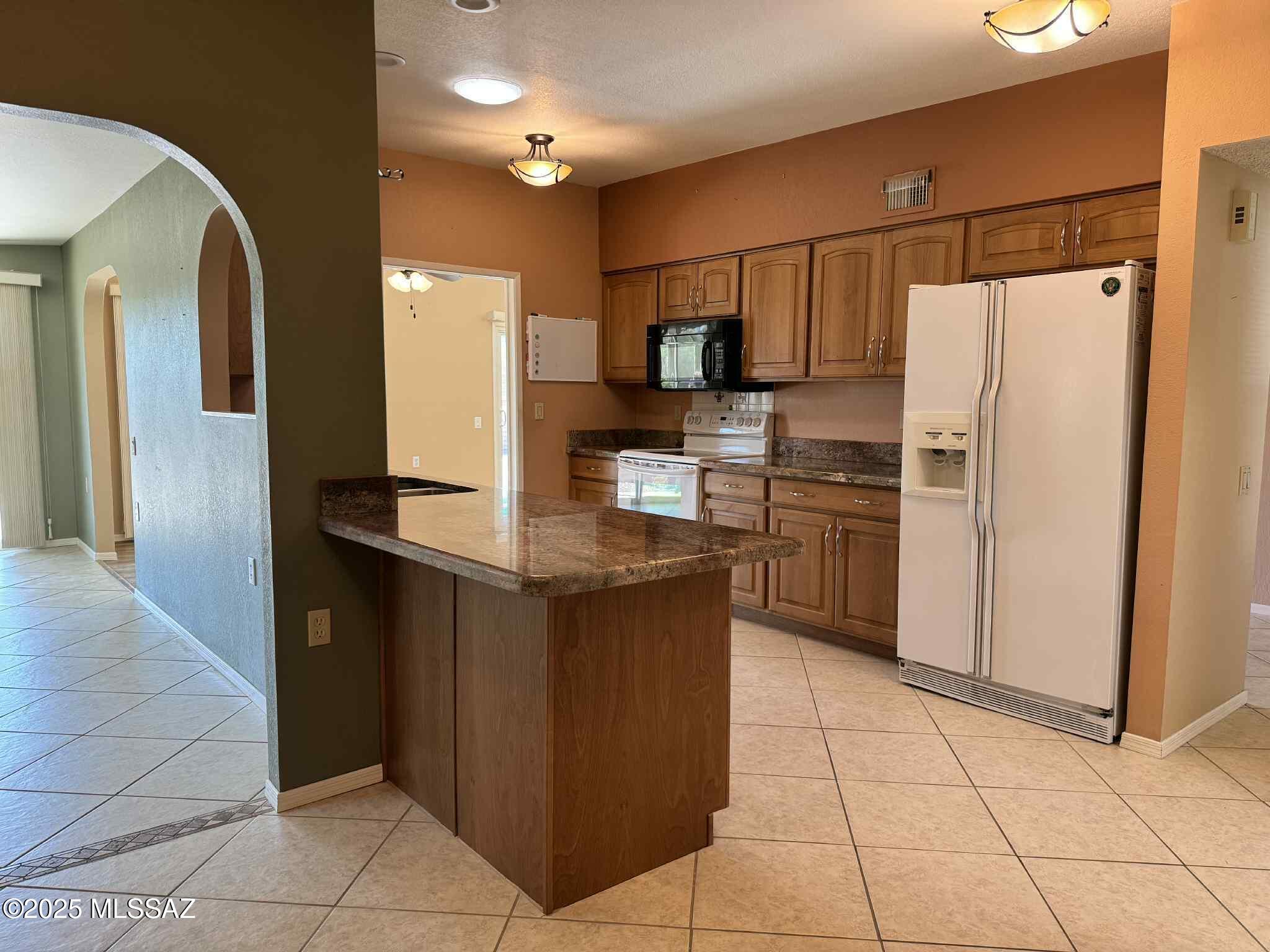 749 West Rio Moctezuma Green Valley, AZ 85614 - Photo 5 of 47 Gallery Image 5