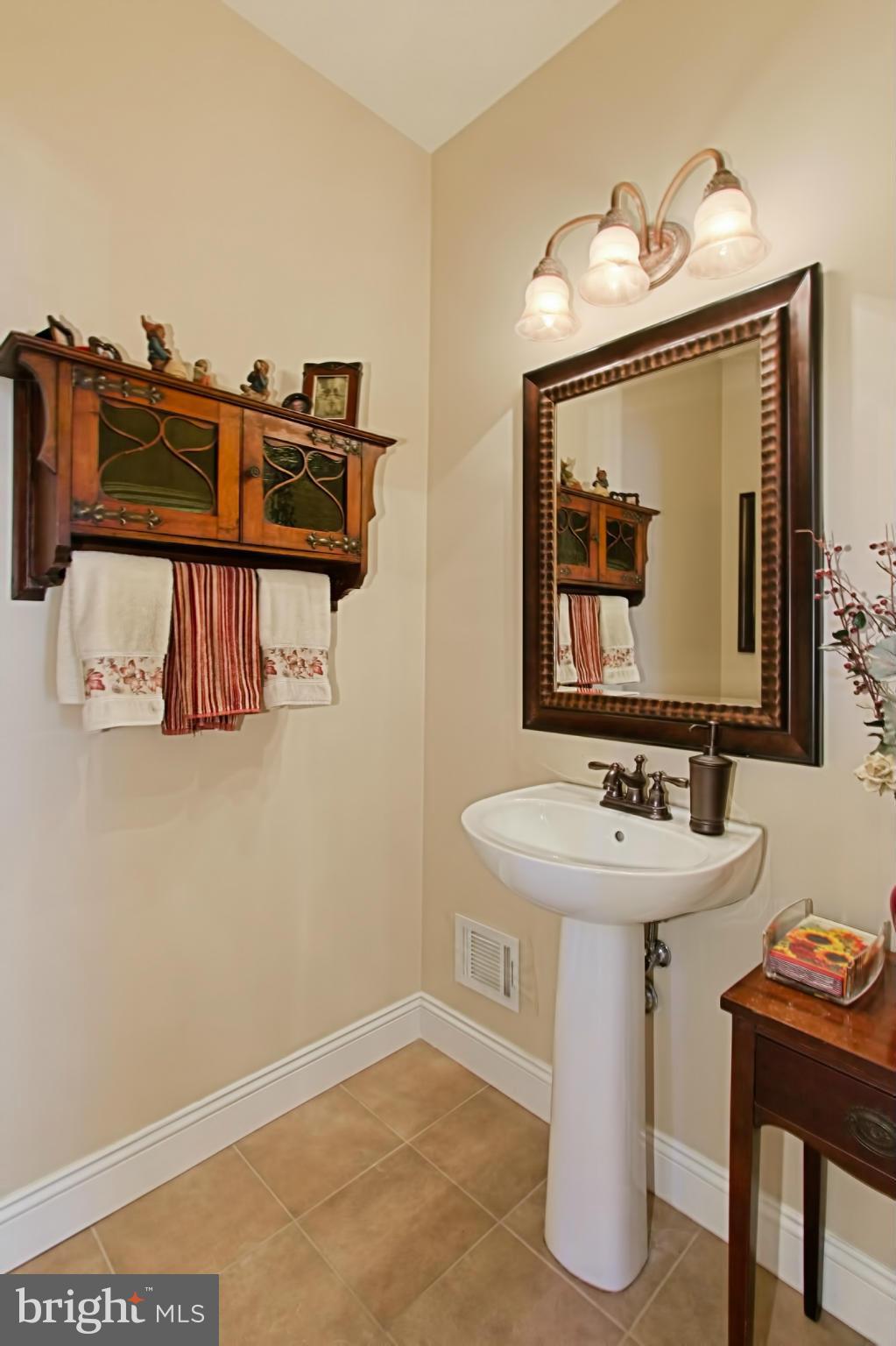 9714 Hidden Valley Road Vienna, VA 22181 - Photo 14 of 30 Bath