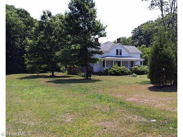 7165 Reynolda Road Pfafftown, NC 27040 - Photo 2 of 12 Exterior Front. Front yard and home