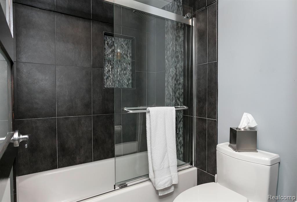 1665 Huntington Park, Unit F Rochester Hills, MI 48309 - Photo 19 of 34
