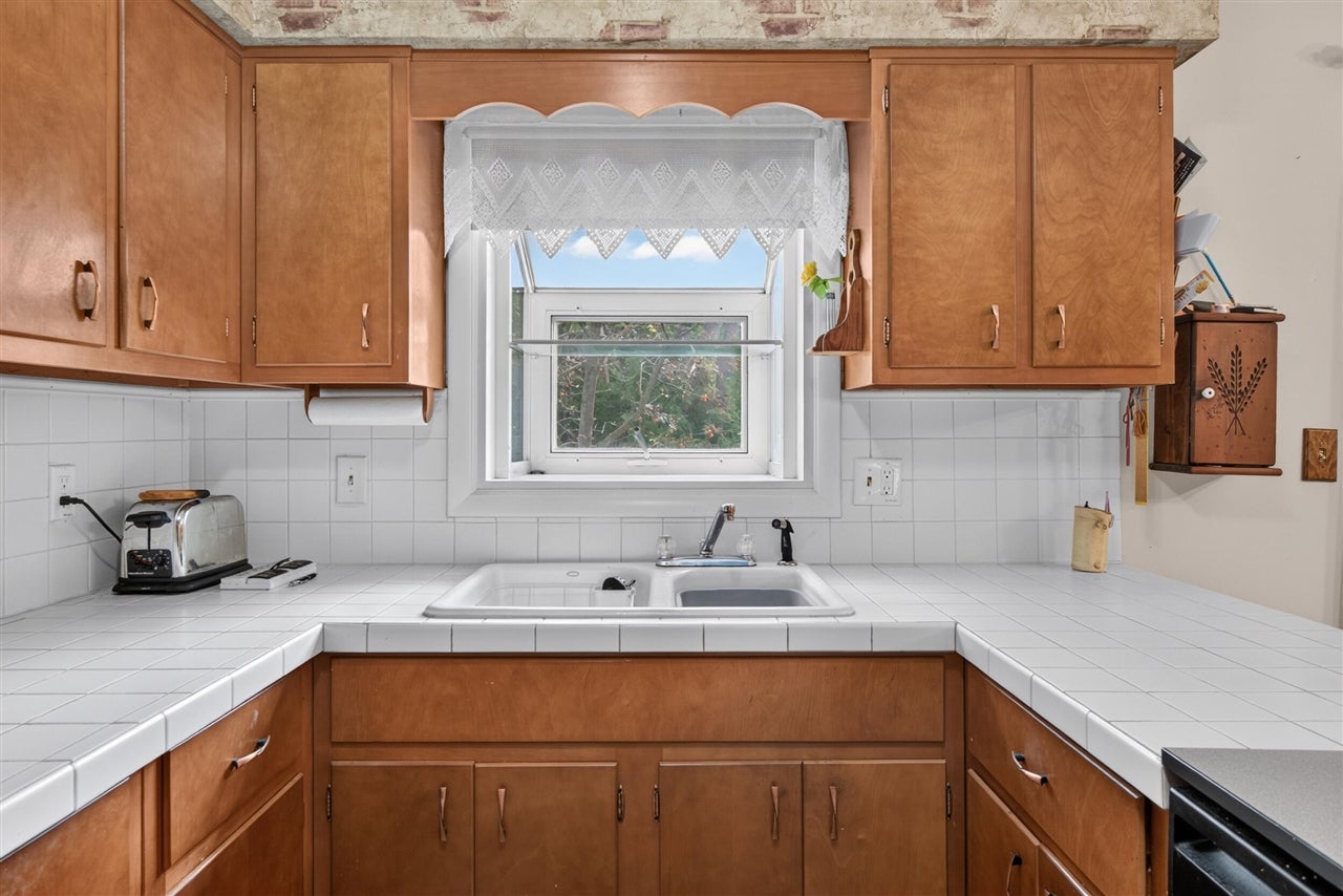 611 Charleston Road Lansing, MI 48917 - Photo 14 of 49 Gallery Image 14