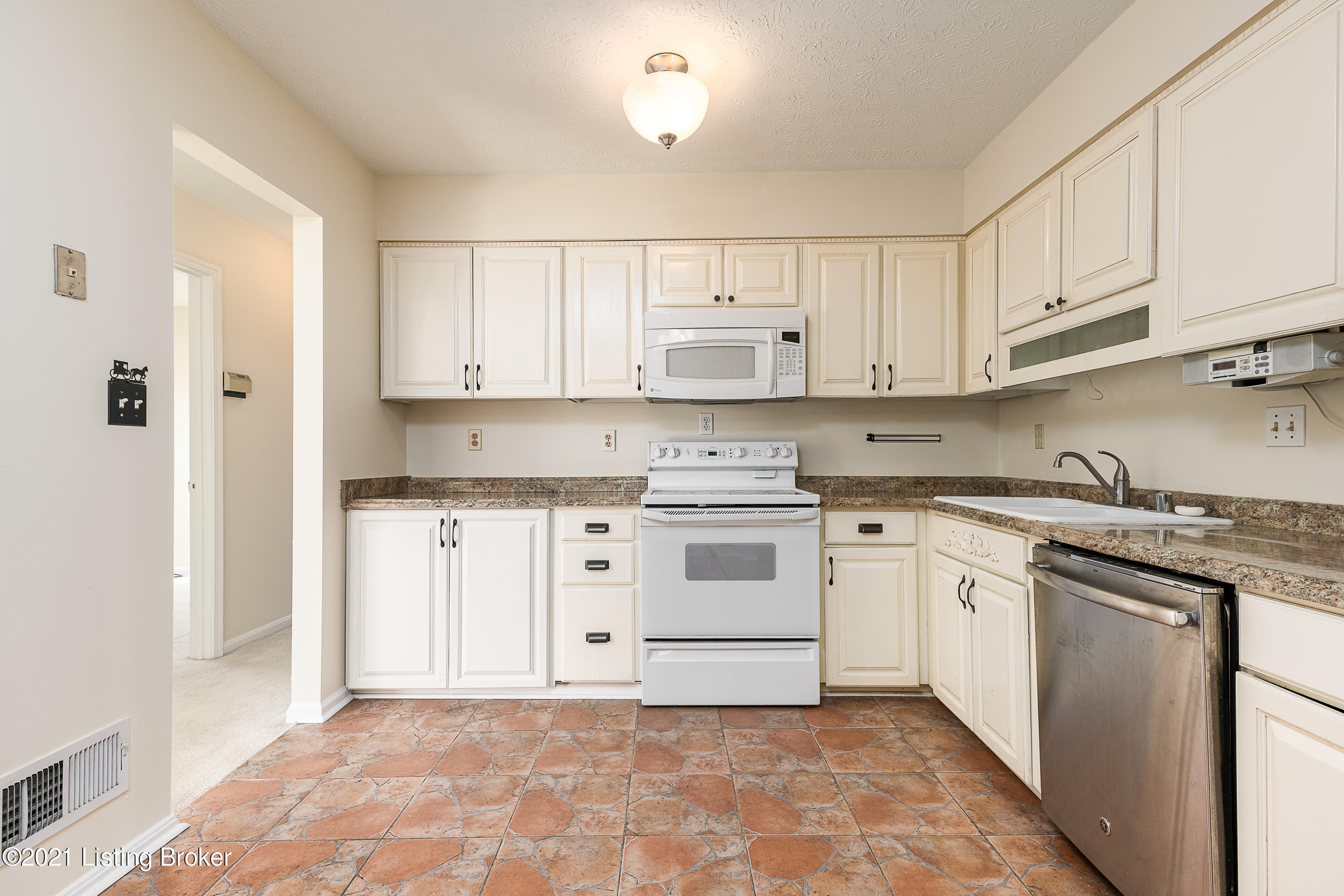 10611 St Rene Road Louisville, KY 40299 - Photo 8 of 42 DHI-8
