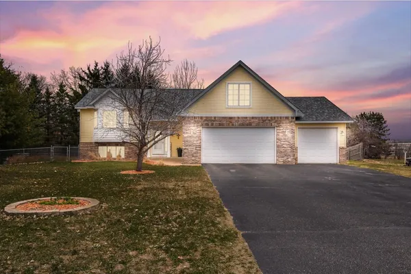 $520,000 | 4946 259th Court, Wyoming, MN 55092