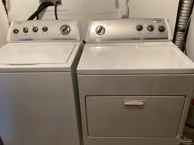 a close up view of a washer and dryer