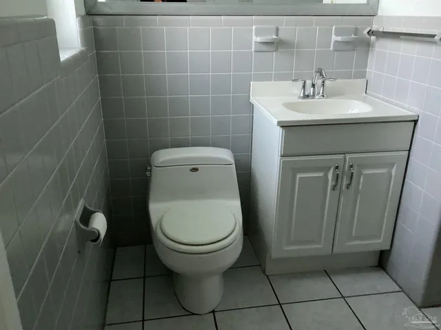 a bathroom with a sink and a toilet