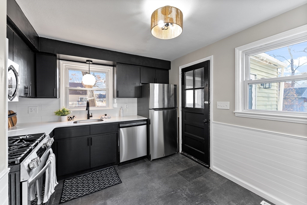 197 Pheland Street Springfield, MA 01109 - Photo 10 of 41 Gallery Image 10