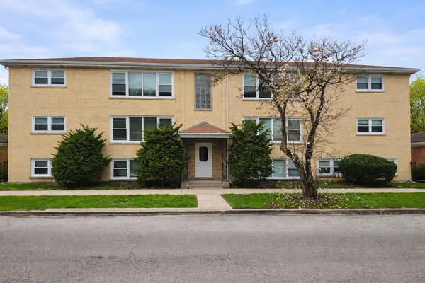 $1,700 | 5834 West Montrose Avenue, Unit 1S, Chicago, IL 60630