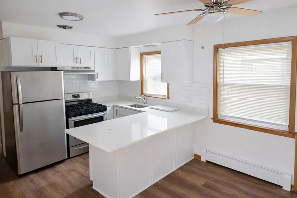 $1,700 | 5834 West Montrose Avenue, Unit 1S, Chicago, IL 60630