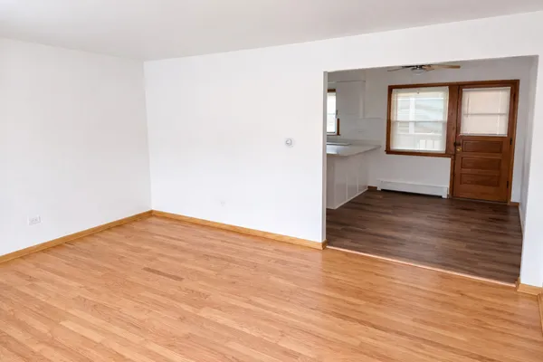 $1,700 | 5834 West Montrose Avenue, Unit 1S, Chicago, IL 60630