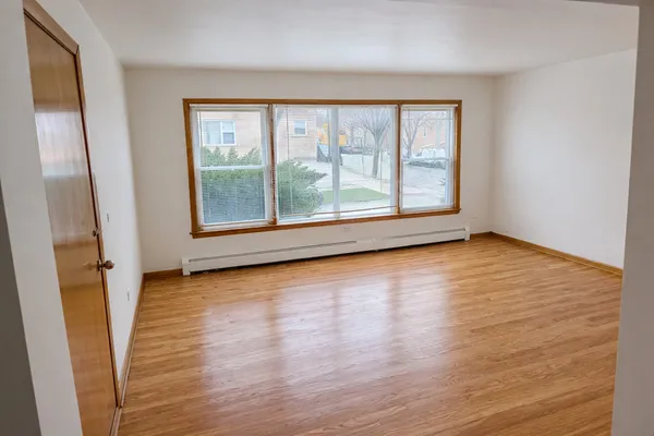 $1,700 | 5834 West Montrose Avenue, Unit 1S, Chicago, IL 60630