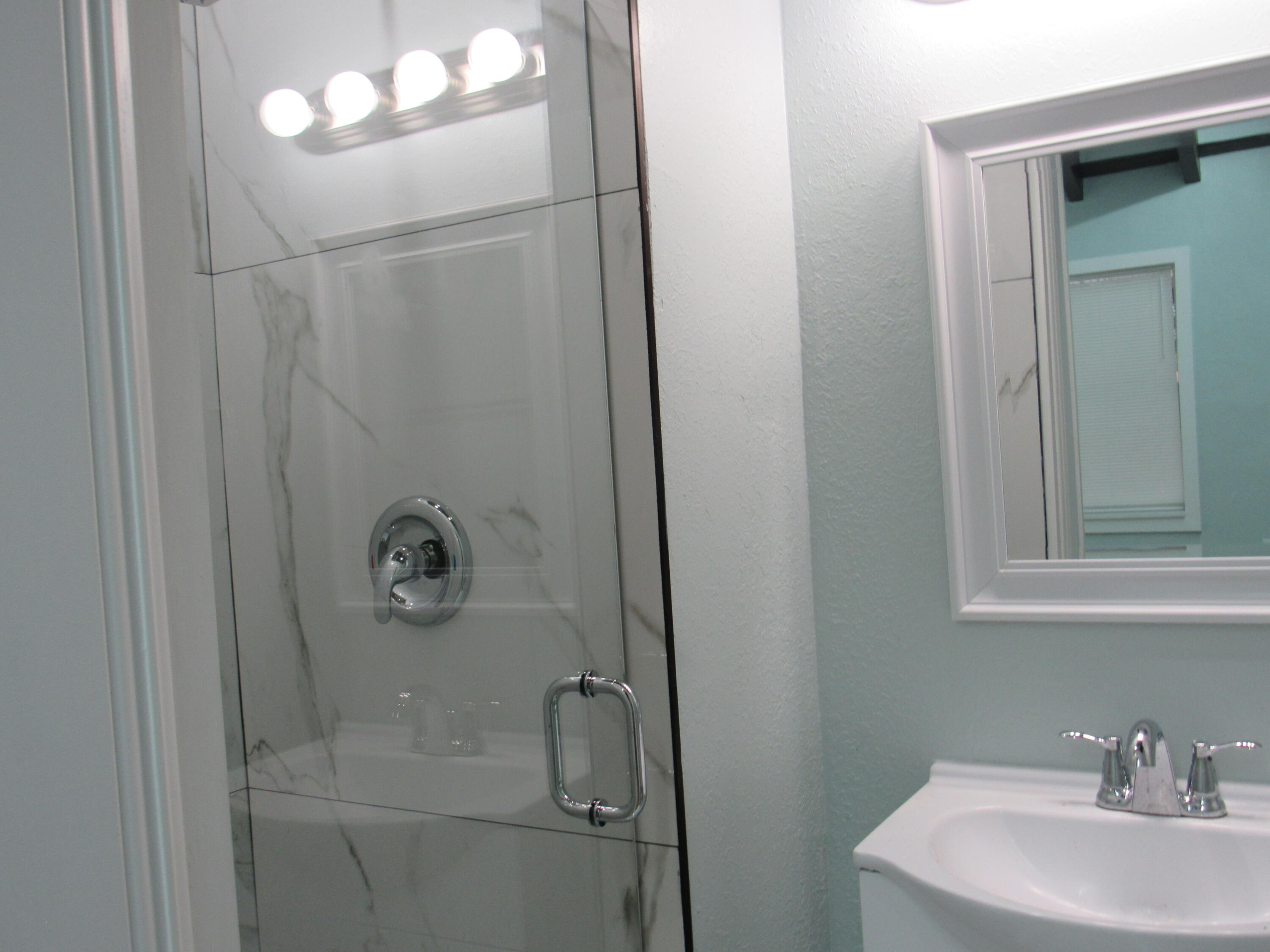 4283 Cocoanut Road, Unit 1 West Palm Beach, FL 33406 - Photo 13 of 14 2nd Bathroom