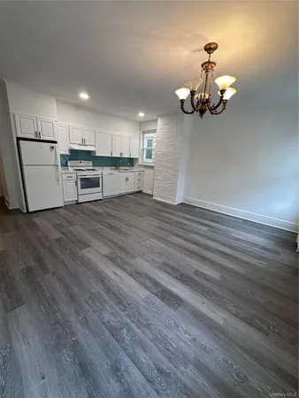 $2,800 | 72-36 67th Place, Unit 2 | Glendale