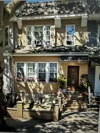 $2,800 | 72-36 67th Place, Unit 2 | Glendale