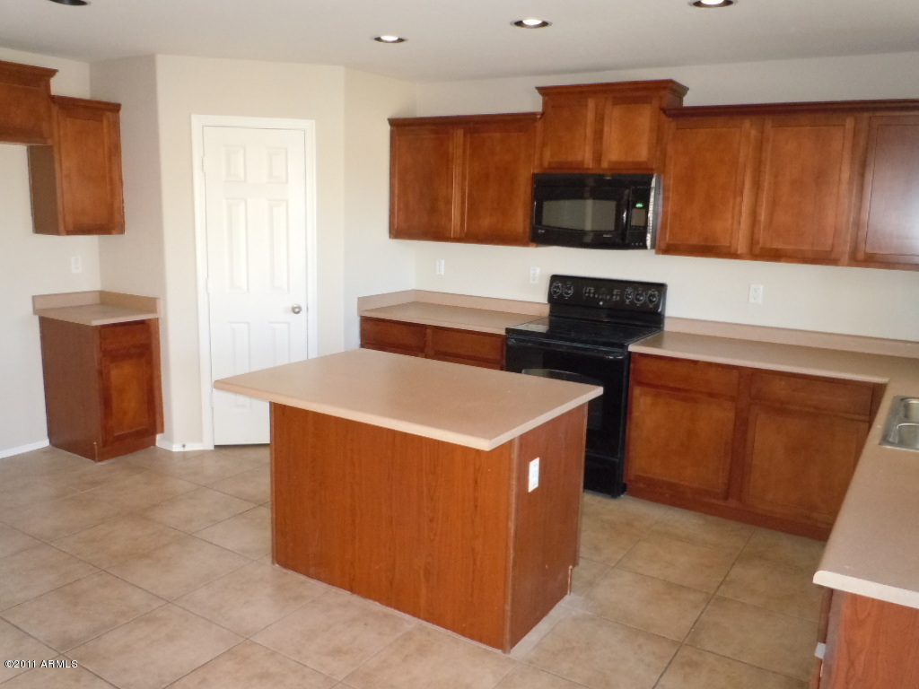 4662 East Pinto Valley Road San Tan Valley, AZ 85143 - Photo 5 of 14 Kitchen