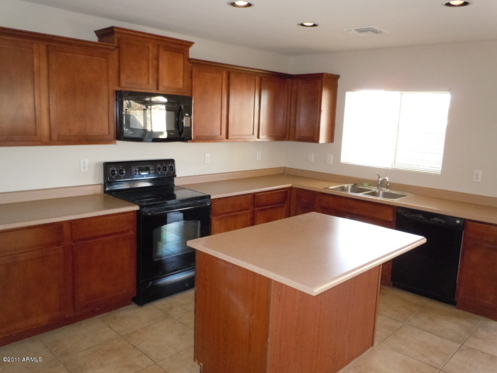 4662 East Pinto Valley Road San Tan Valley, AZ 85143 - Photo 6 of 14 Kitchen