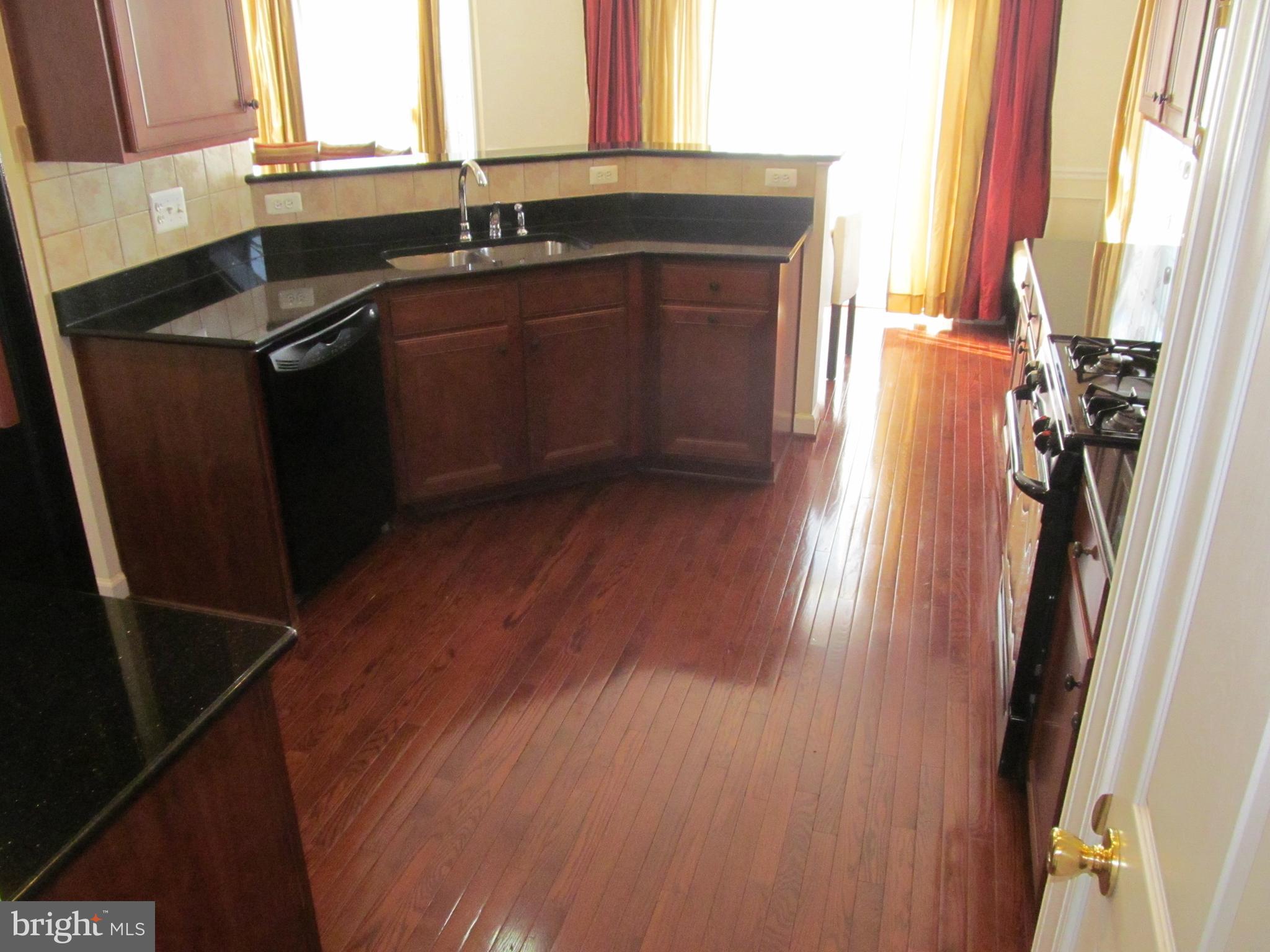 2511 Pascal Place Herndon, VA 20171 - Photo 8 of 30 Kitchen area