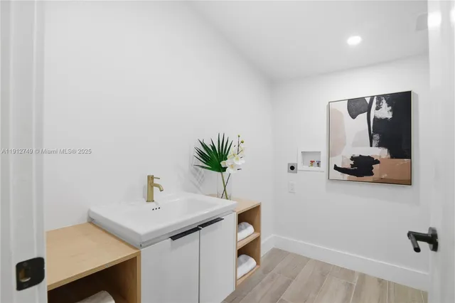 $859,900 | 560 Northeast 110th Terrace, Miami, FL 33161