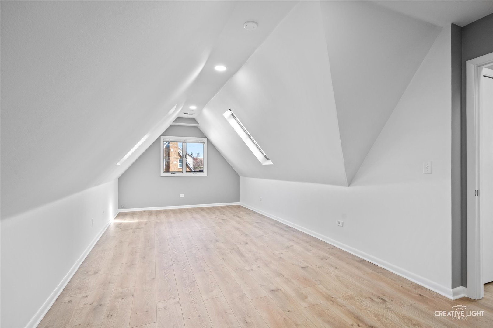 665 Addison Street Elgin, IL 60120 - Photo 16 of 26 Gallery Image 16