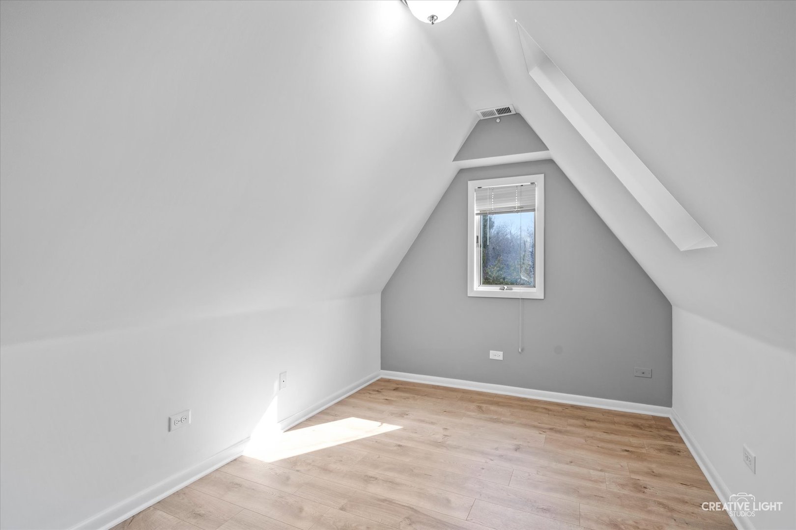 665 Addison Street Elgin, IL 60120 - Photo 18 of 26 Gallery Image 18