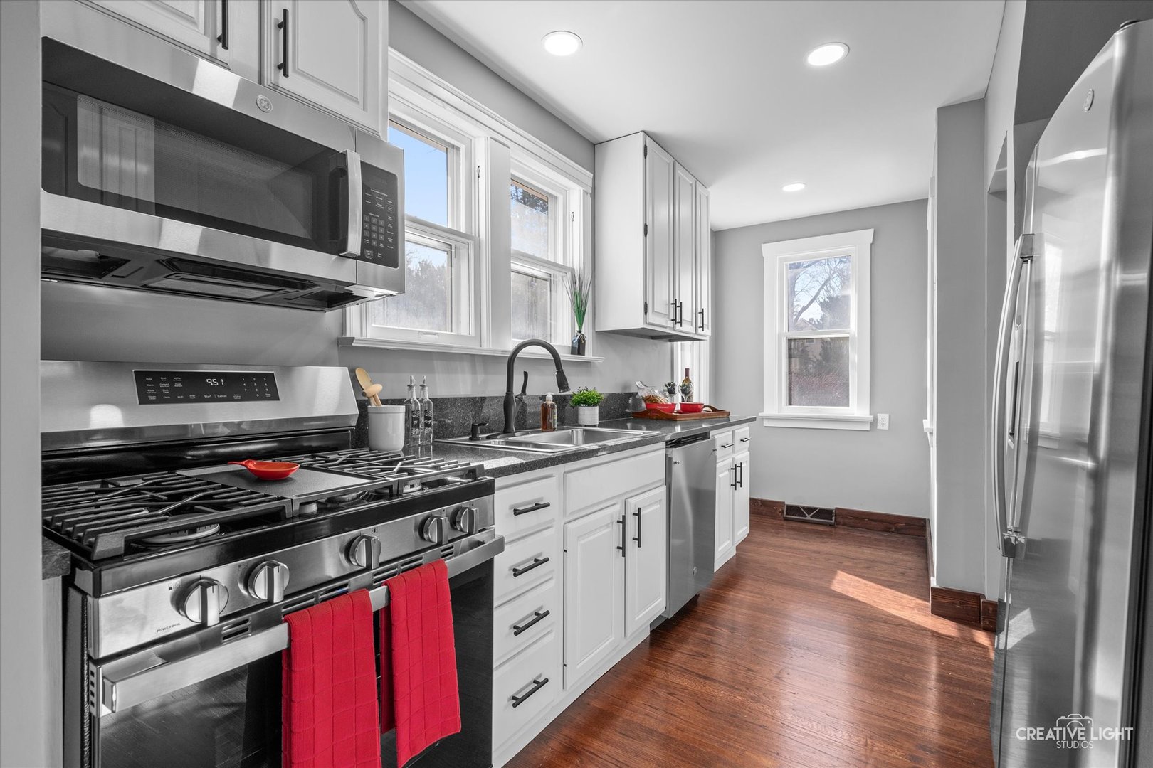 665 Addison Street Elgin, IL 60120 - Photo 8 of 26 Gallery Image 8