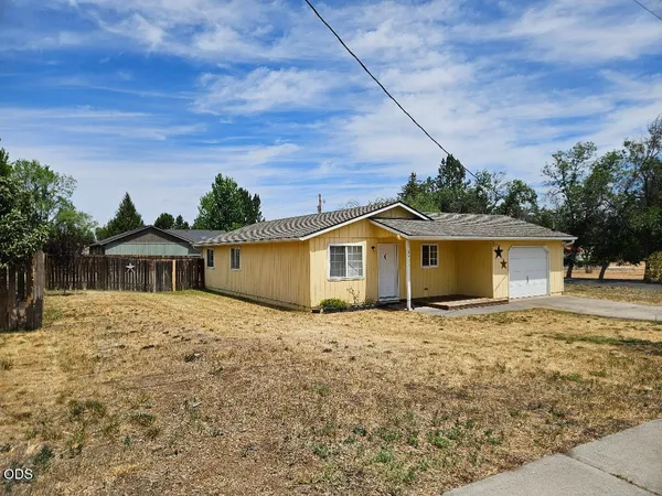 $385,000 | 2411 Southwest Umatilla Avenue, Redmond, OR 97756