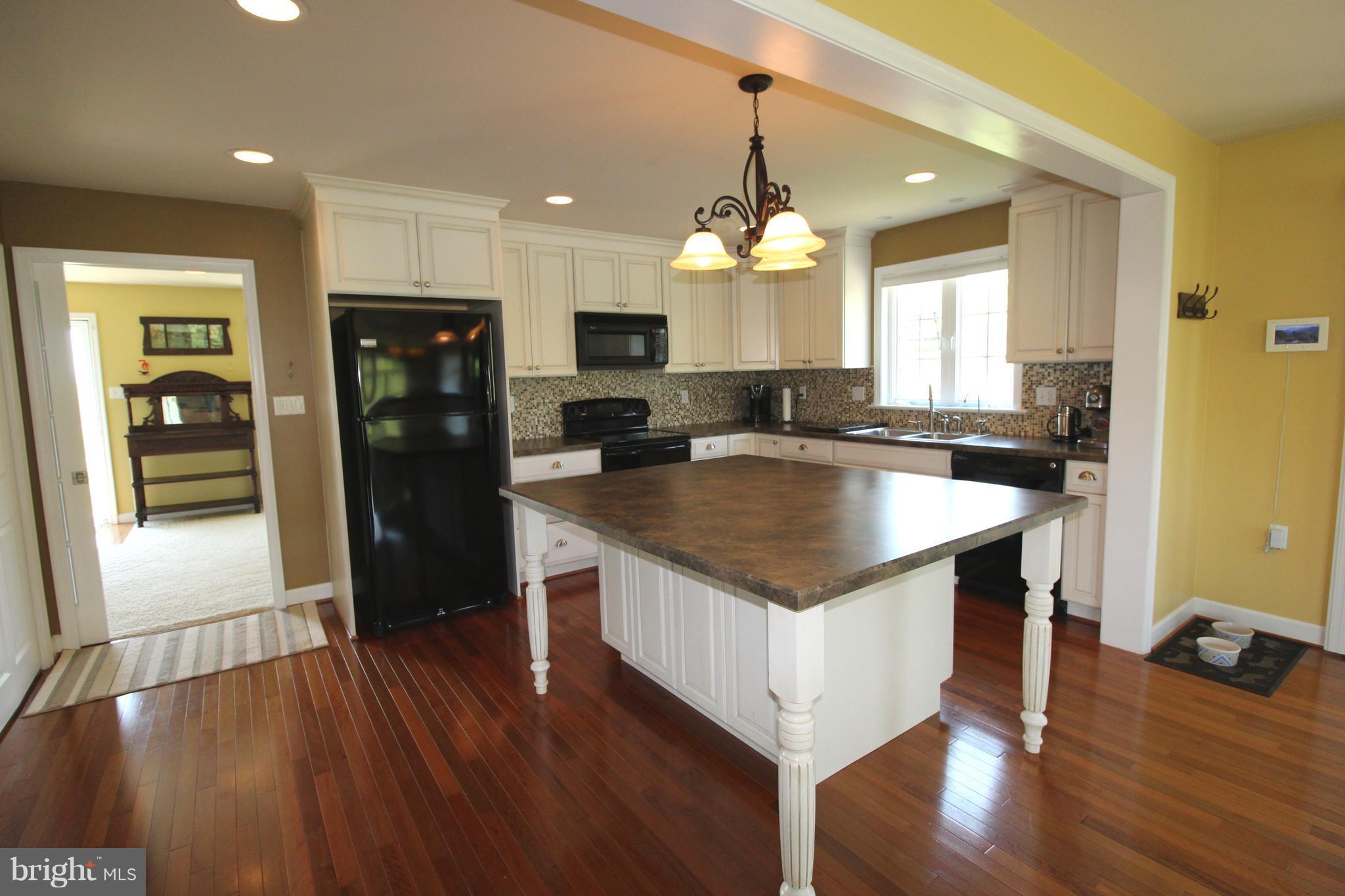1761 Co Rte 8/4 Berkeley Springs, WV 25411 - Photo 4 of 25 Kitchen