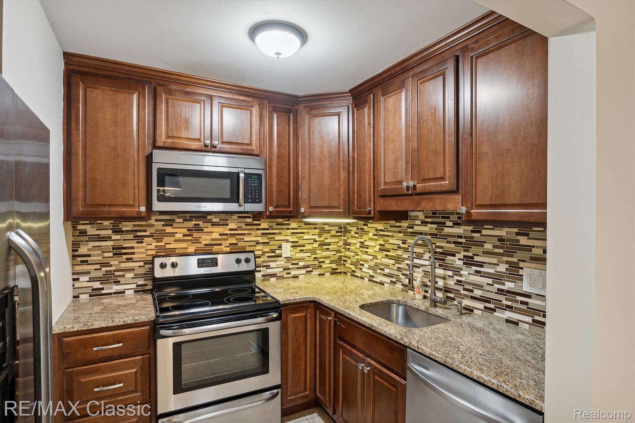 4905 Crooks Road, Unit A11 Royal Oak, MI 48073 - Photo 18 of 46 Gallery Image 18